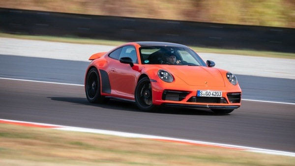 Porsche 911 GTS, una prova da "manuale"