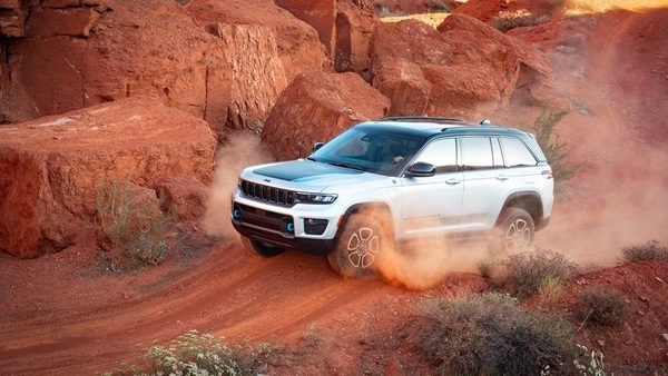 Nuova Jeep Grand Cherokee 4xe, 5 posti e ibrido plug-in pronti per l'Europa