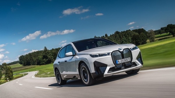 BMW iX, la prova dell'elettrica della Doppia Elica