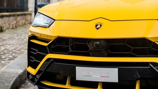 Lamborghini Urus 2022 i muletti rivelano le novità, Evo con ibrido plug-in?
