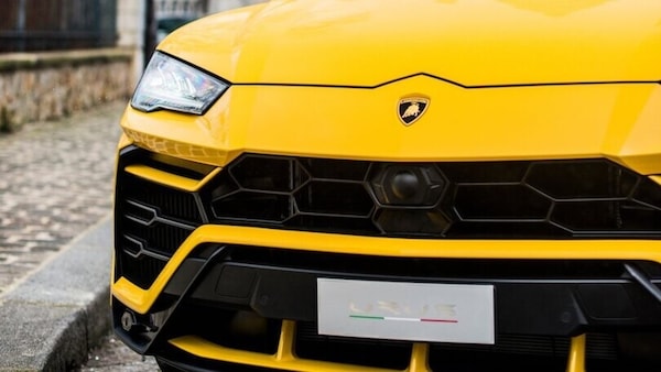 Lamborghini Urus 2022 i muletti rivelano le novità, Evo con ibrido plug-in?