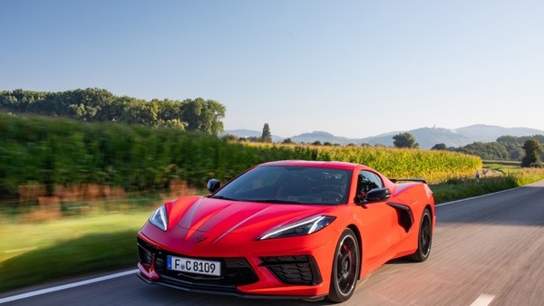 Chevrolet Corvette Stingray, come morde l'asfalto quella europea