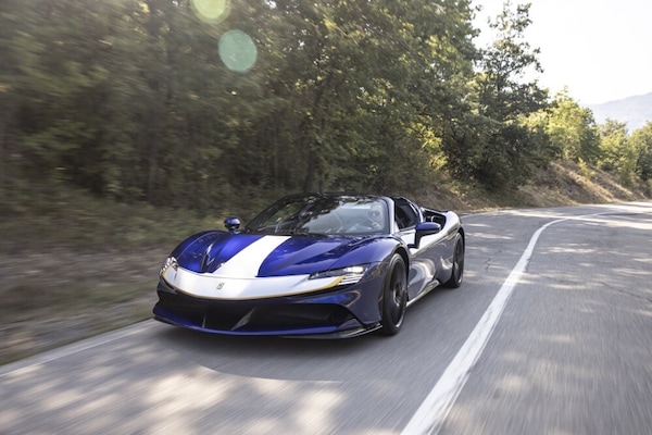 Ferrari SF90 Stradale Spider, una "scoperta" da 1000 cavalli