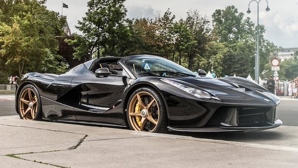 Ferrari, riecco il muletto LaFerrari su strada