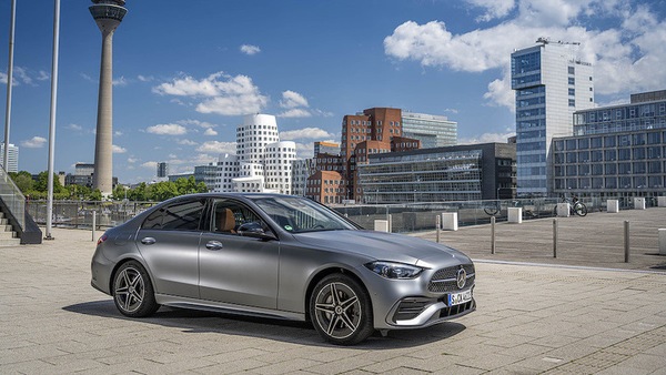 Nuova Mercedes Classe C ibrida plug-in rivela autonomia e caratteristiche