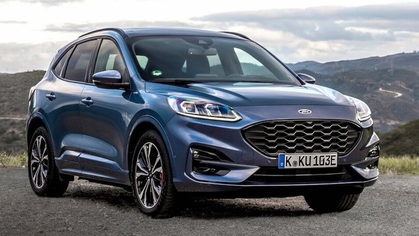 Ford Kuga restyling, nuovi fari e nuovo volto per il 2023