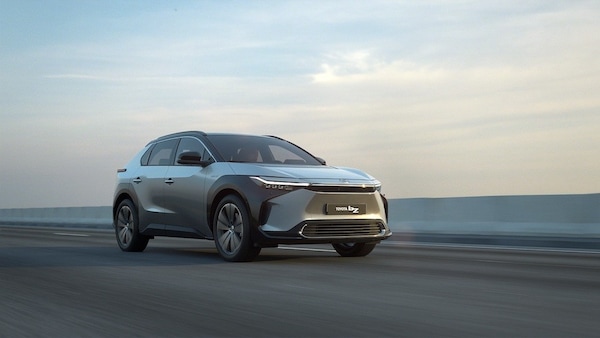 Toyota bZ4X, il primo Suv elettrico a batterie arriva a dicembre