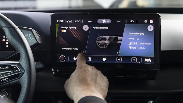 Cupra Connect Gen.4, Born porta al debutto funzioni inedite