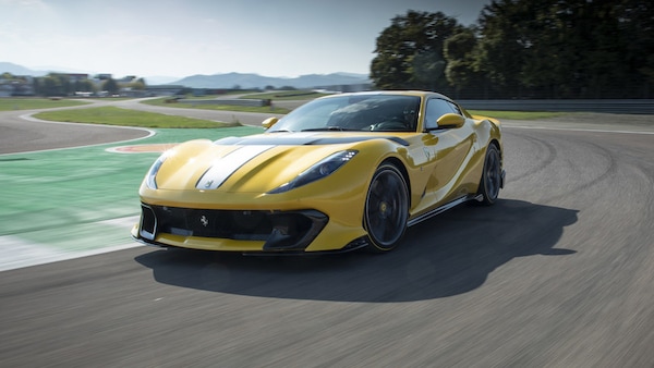 Ferrari 812 Competizione, perfezione fatta V12 alla prova