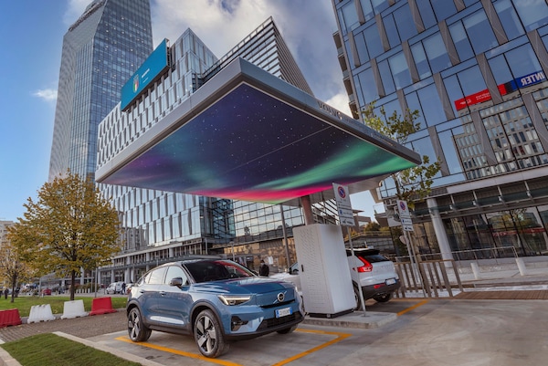 Volvo e COIMA, inaugurata stazione di ricarica ultrafast a Milano Portanuova