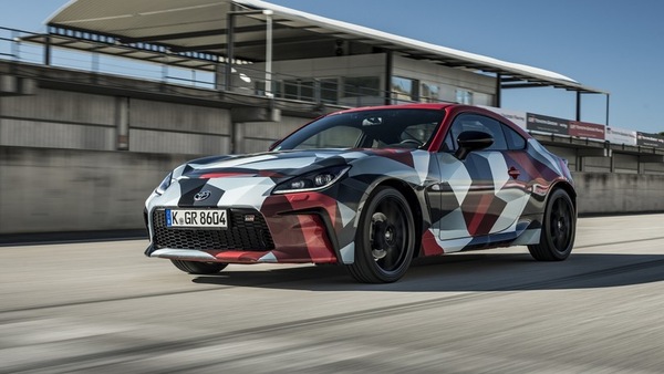 Toyota GR86, la prova su strada di una "sportiva di razza"