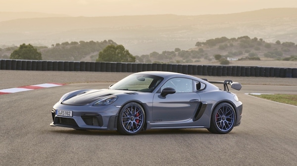Nuova Porsche 718 Cayman GT4 RS, figlia del Nurburgring