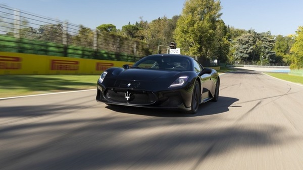 Maserati MC20, l'abbiamo provata a Imola