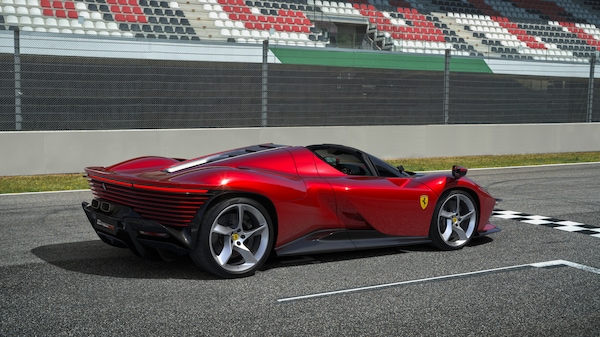 Ferrari Daytona SP3, Flavio Manzoni spiega la nuova Icona