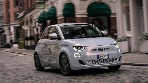 Offerte Leasys, il Black Friday su 500 elettrica, Compass e 3008 ibride plug-in