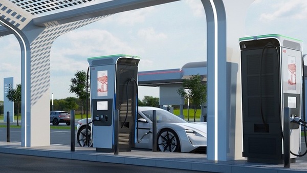 Il Regno Unito accelera, una colonnina in ogni casa nuova