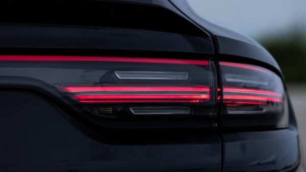 Porsche verso un maxi-crossover elettrico? Prima le 718 a batteria