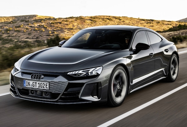 Audi RS e-tron GT, come va su strada la più potente dei Quattro Anelli