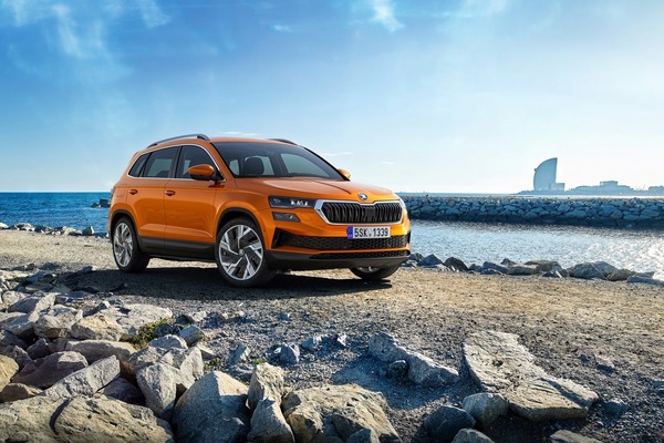 Skoda Karoq restyling 2022, ritocco di stile, ma niente elettrificazione