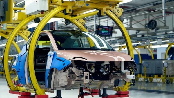 Stellantis, auto green e intelligenti: 20 miliardi di fatturato entro il 2030