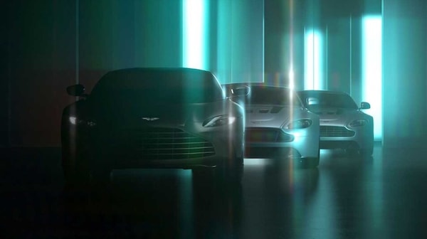 Aston Martin Vantage V12 2022 rivela il frontale