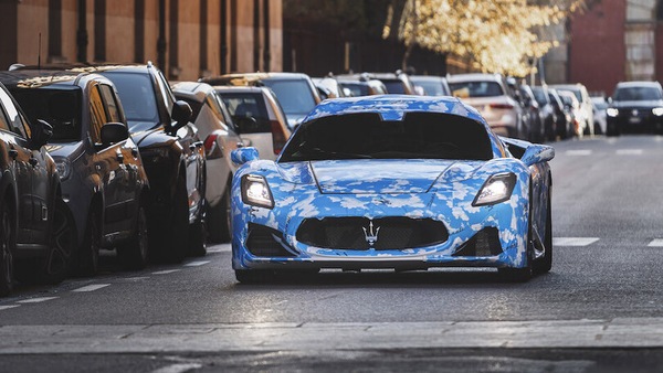 Maserati MC20 cabrio esce allo scoperto con le prime immagini