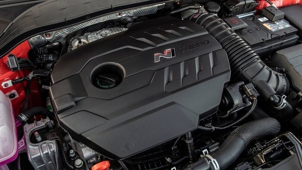 Hyundai ferma lo sviluppo dei motori termici e accelera sull'elettrico