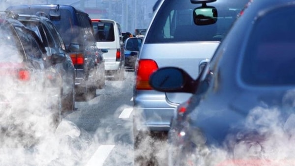 Milano, negozi a porte chiuse per lo smog: il Covid sospende l’obbligo
