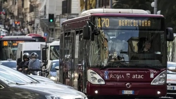 Nuovo decreto Covid: Super Green Pass per tutti i trasporti