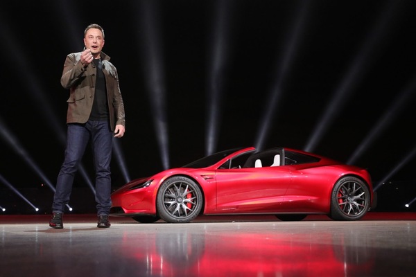 Musk è il più ricco, ma Tesla richiama mezzo milione di auto in USA