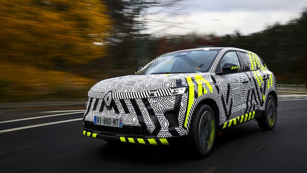 Renault Austral, il suv rivela stile e nuovo motore E-Tech ibrido