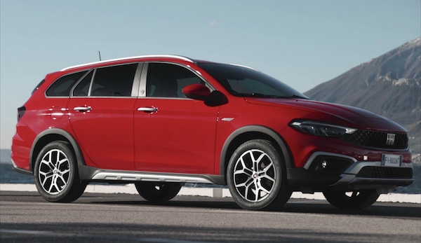 Fiat Tipo Cross Station Wagon, la familiare alza i toni
