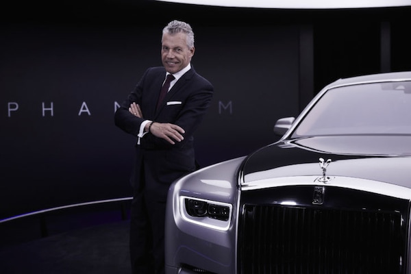 Rolls Royce, boom di vendite col Covid: "La vita è breve: meglio viverla con un auto di lusso"