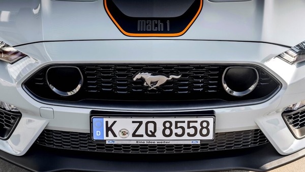 Mustang 2023, i muletti dell'ibrida S650 introducono il design