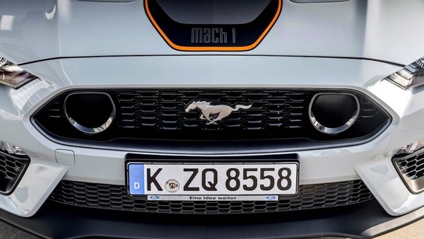 Mustang 2023, i muletti dell'ibrida S650 introducono il design