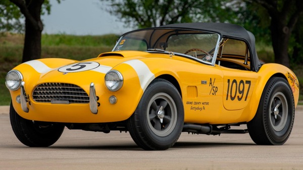 Una Shelby Cobra del 1964 venduta a 1,2 milioni di euro