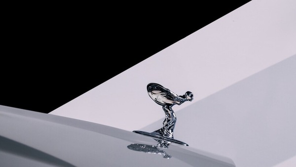 Rolls-Royce rinnova la Spirit of Ecstasy per l’era elettrica