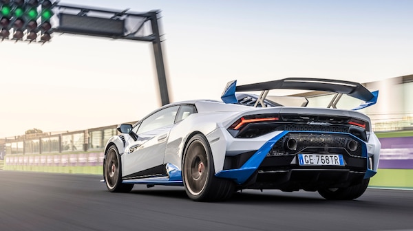 Lamborghini, motori endotermici anche dopo il 2030 secondo Winkelmann