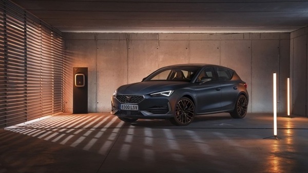 Cupra Leon e-Hybrid 2022: l'assetto è più sportivo, novità VZ Cup