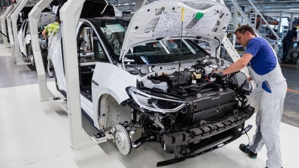 La guerra in Ucraina ferma la produzione di VW in Germania