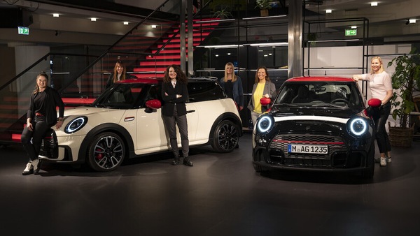 Mini Pat Moss, edizione speciale firmata dalle donne