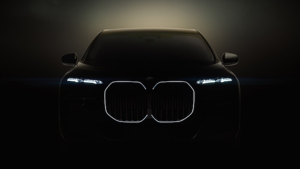 Nuova BMW Serie 7 svela autonomia di i7 e le novità degli interni