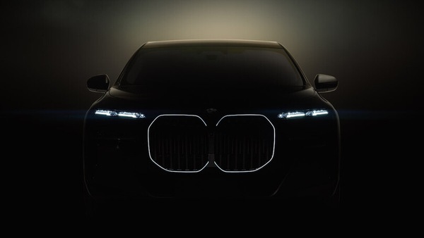 Nuova BMW Serie 7 svela autonomia di i7 e le novità degli interni