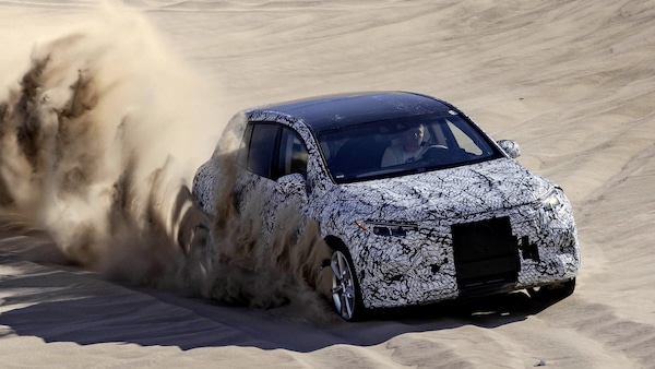 Mercedes EQS Suv presenta gli interni 7 posti