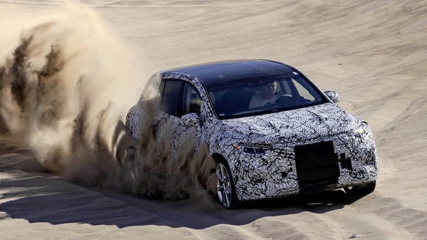 Mercedes EQS Suv presenta gli interni 7 posti