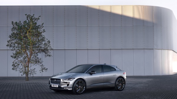 E-ducation, il progetto di Jaguar Land Rover Italia per imparare a conoscere l'auto elettrificata