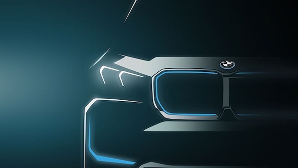 BMW iX1, ecco il design del suv compatto gemello di X1