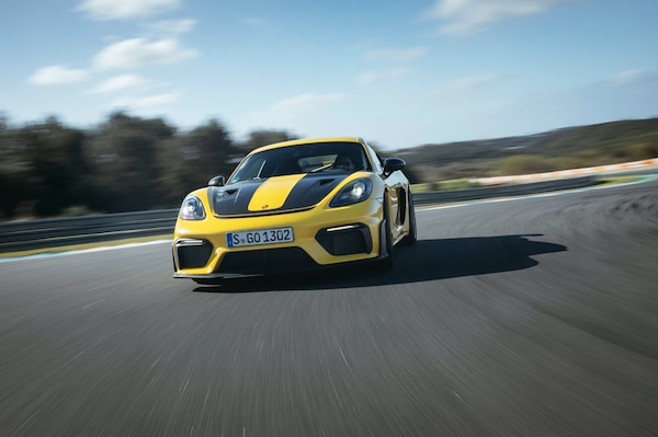 Porsche Cayman GT4 RS, col motore della GT3 fa faville