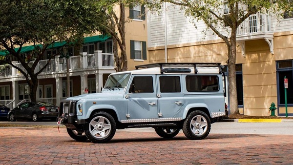 Land Rover Defender, il restomod elettrico ha il motore Tesla