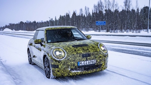 Nuova Mini elettrica rivela tutte le novità di stile e sono molte